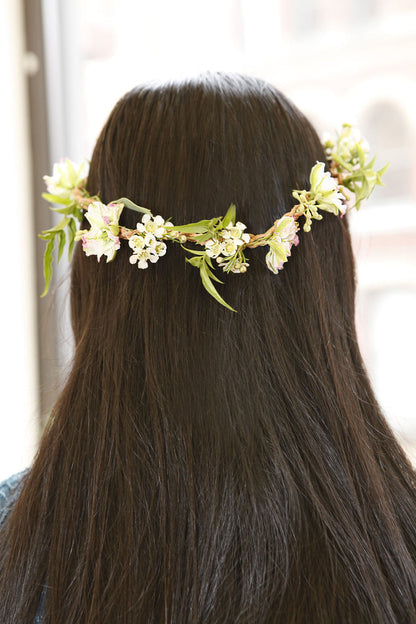 Make Your Own: Fresh Flower Necklace